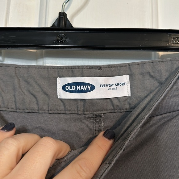 Old Navy Size 6 grey short - Picture 3 of 4